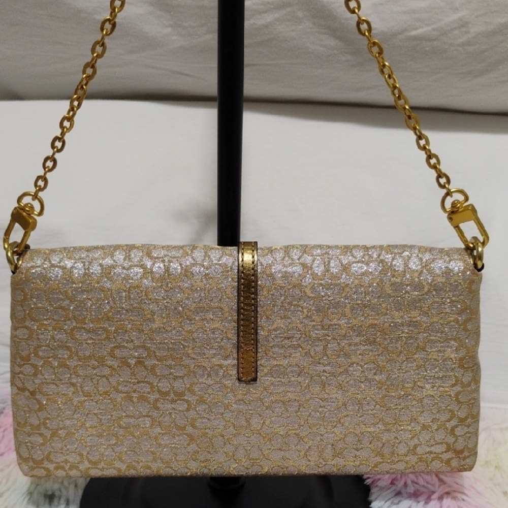 Coach Gold Shimmer
Signature Canvas Leather
Vintage Metallic chain shoulder bag - Picture 5 of 12